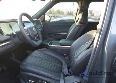 2025 Rivian R1S Adventure Dual Motor Large Pack/Adventure Dual Motor Max Pack z USA, uszkodzony, nr VIN 7PDSGBBA0SN050532